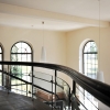sanierter Foyer-Anbau, Original-Geländer mit neuen Glas-Elementen